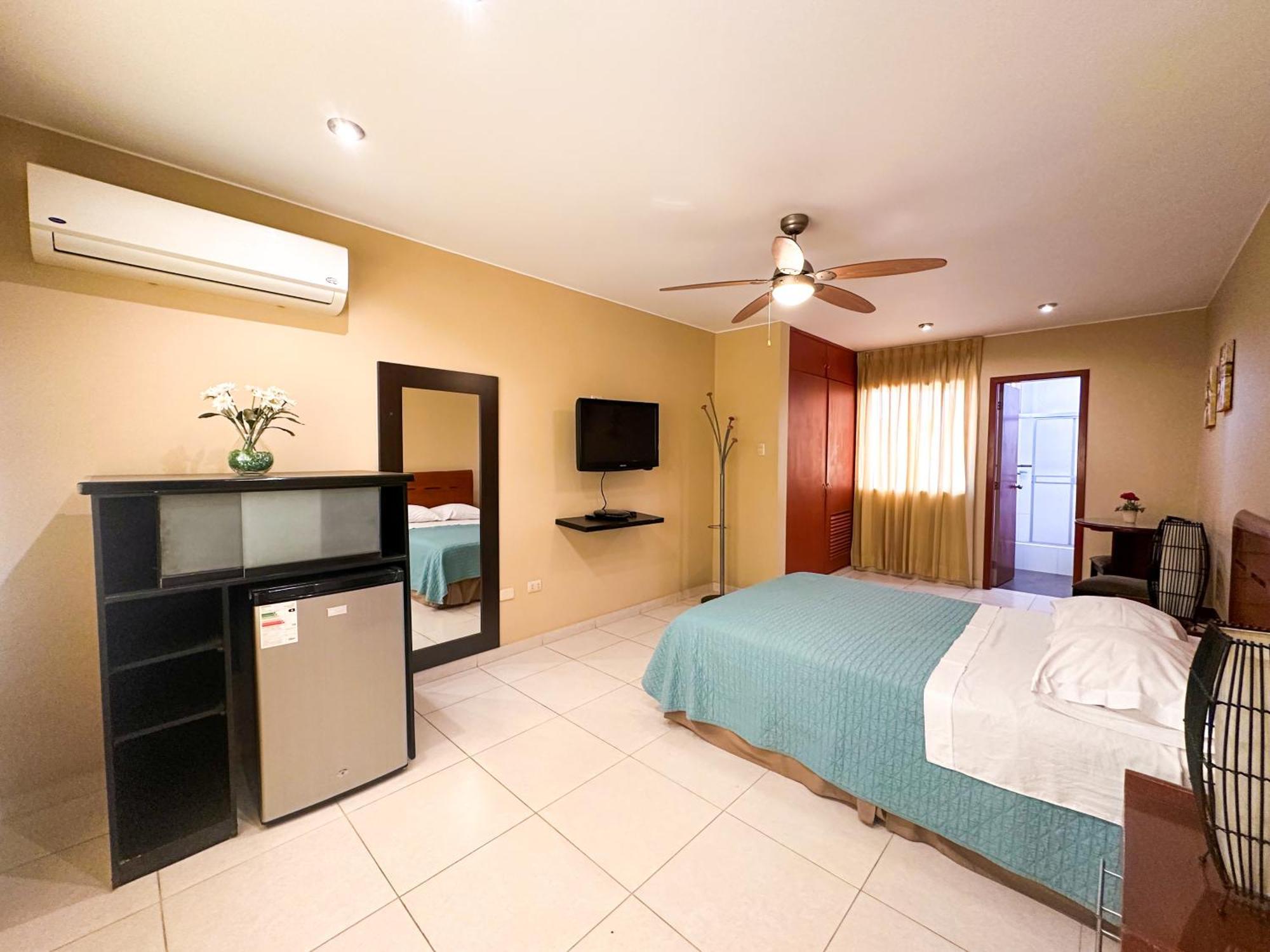 Apart Hotel El Canaveral Чинча-Альта Екстер'єр фото