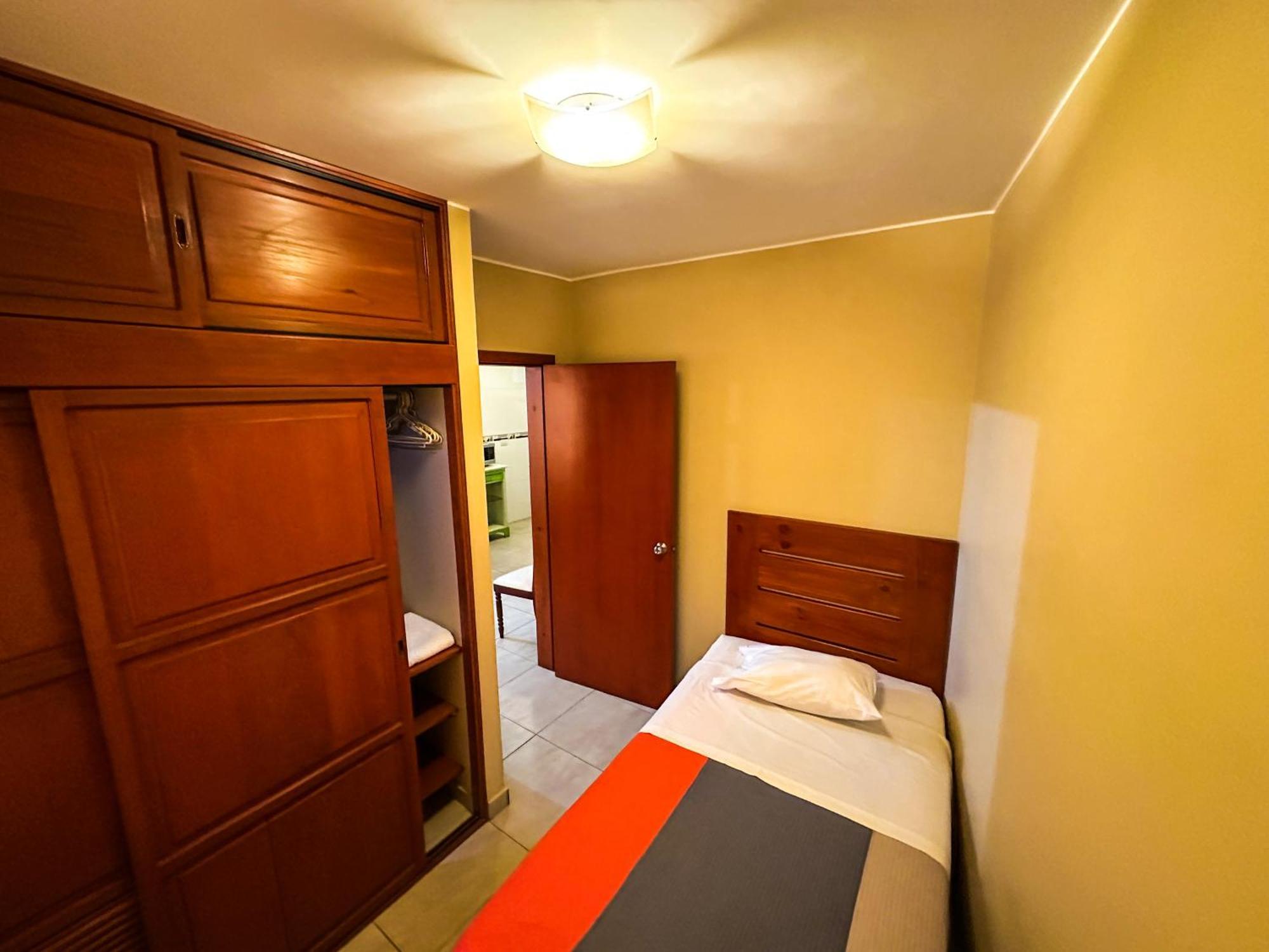 Apart Hotel El Canaveral Чинча-Альта Екстер'єр фото