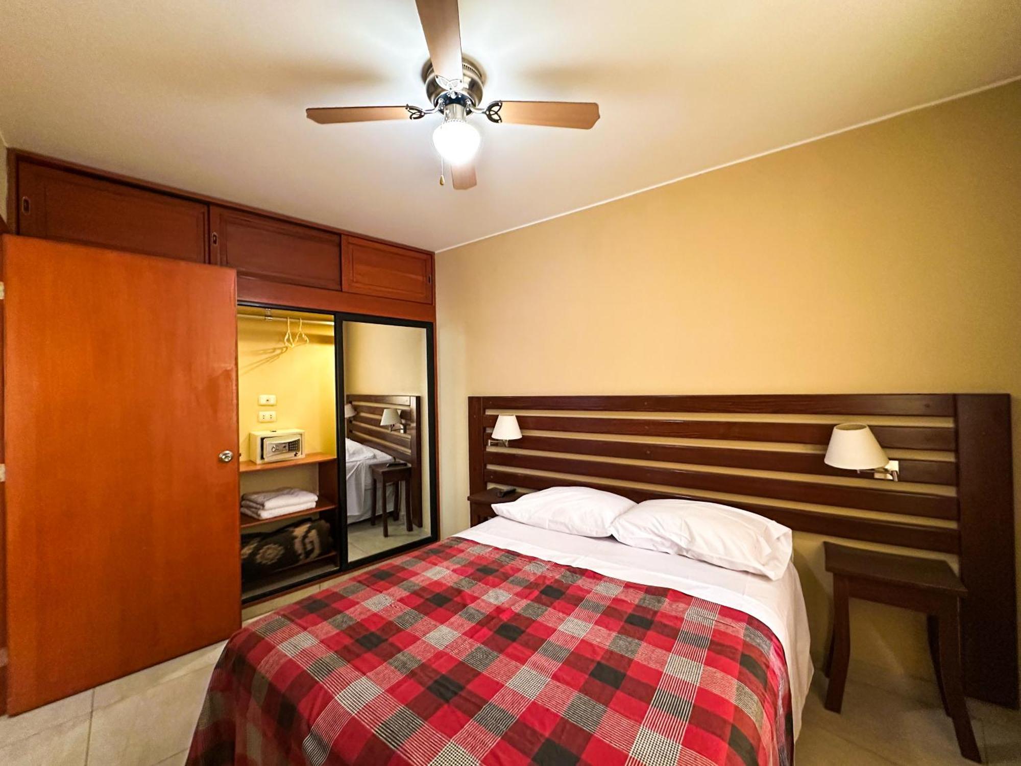 Apart Hotel El Canaveral Чинча-Альта Екстер'єр фото