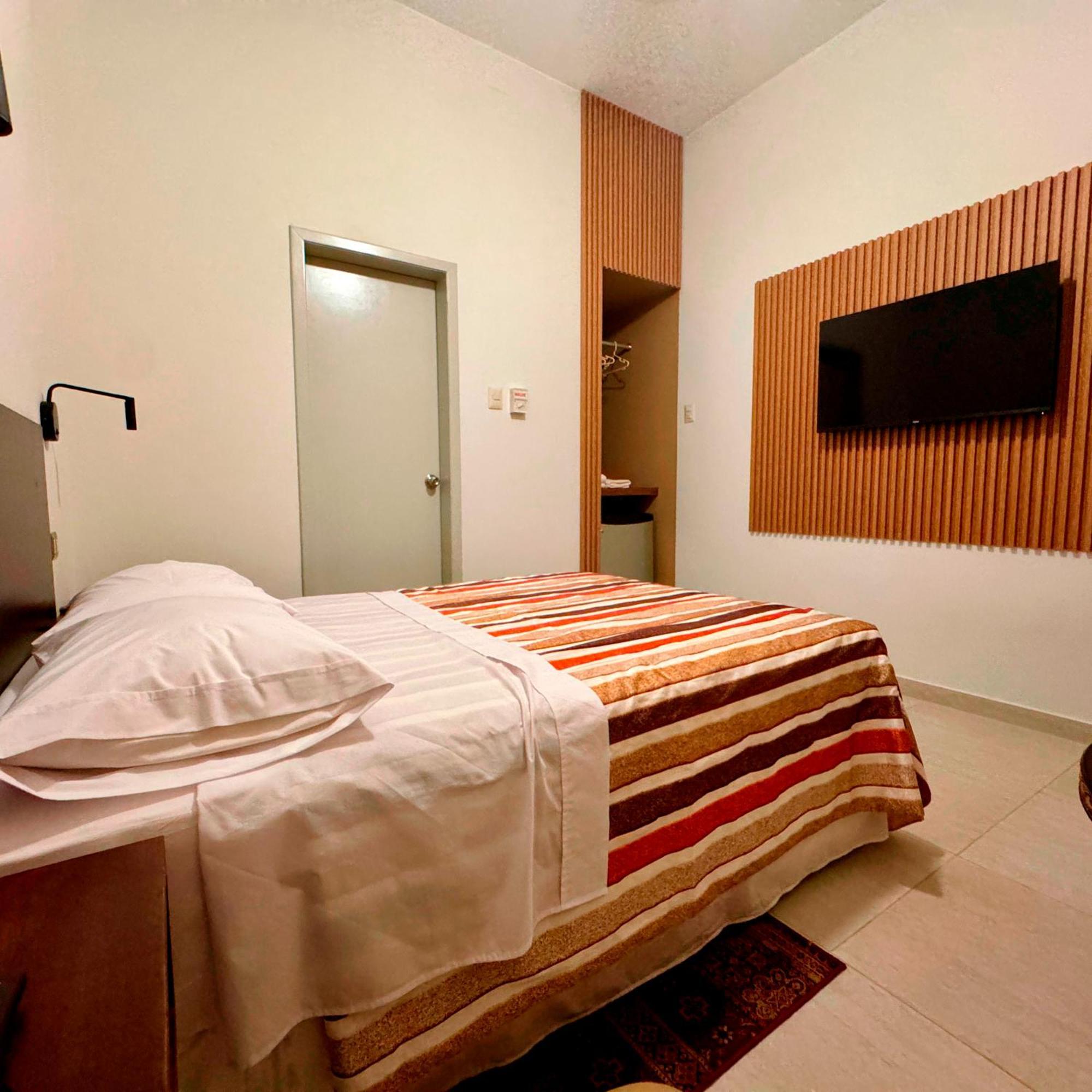 Apart Hotel El Canaveral Чинча-Альта Екстер'єр фото